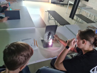 /album/fotogaleria-vyukova-aktivita-s-nazvom-matemagia-a-workshop-tiene-zname-nezname-8-rocnik/2-jpg132/