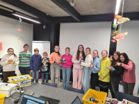 Výuková aktivita pod názvom "Padám, padáš, padáme" a workshop "Legorobotika" (6. ročník)