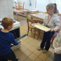 /album/fotogaleria-kruzok-kucharik-pecieme-pizzu/7-jpg88/