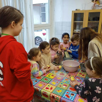 /album/fotogaleria-kruzok-kucharik-pecieme-strudlu/2-jpg148/